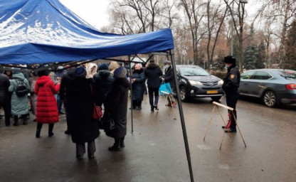 Десятки людей вышли на митинг в Казахстане из-за гуляющего в соцсетях фейка.