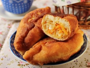 Пирожки дрожжевые с капустой