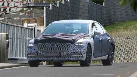 Новый седан Genesis G80 тестируют возле Нюрбургринга